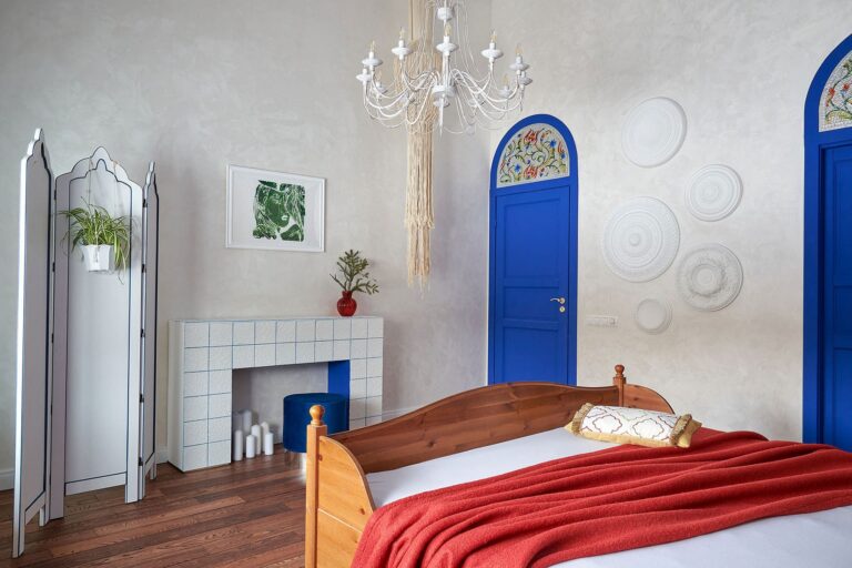 Ceiling rose feature wall