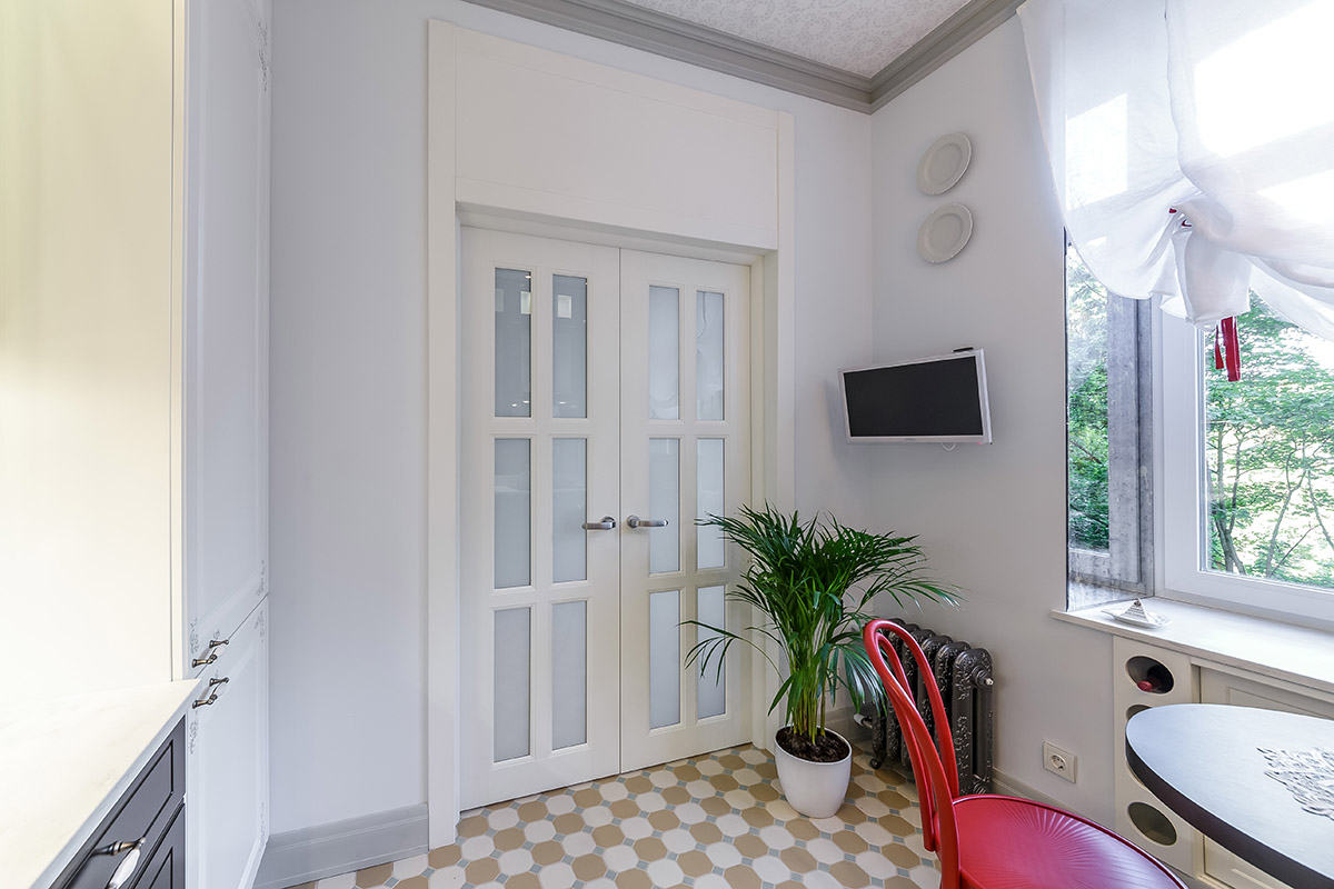 Black kitchen with Gaudi profiles, view 2