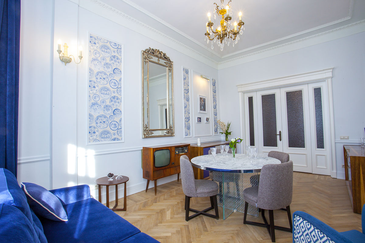 Classic dining room with Gaudi profiles, view 2