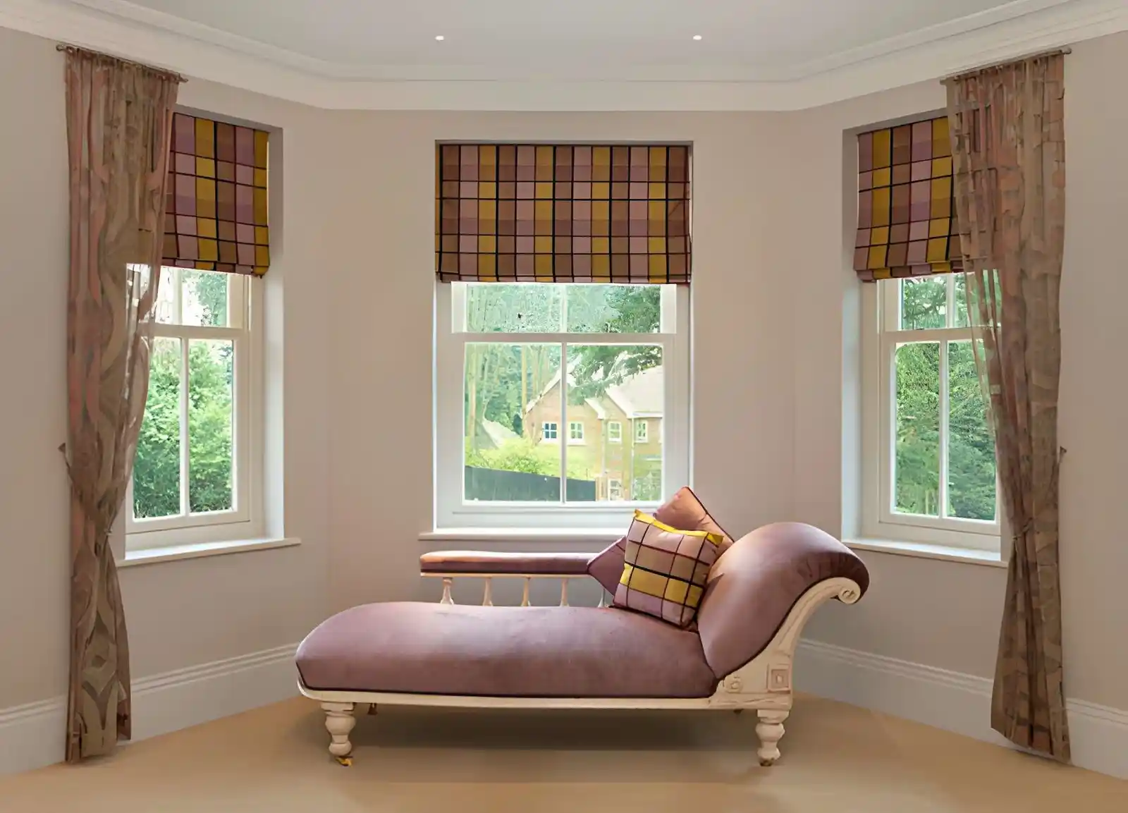 How to fit coving on a curved wall or bay window